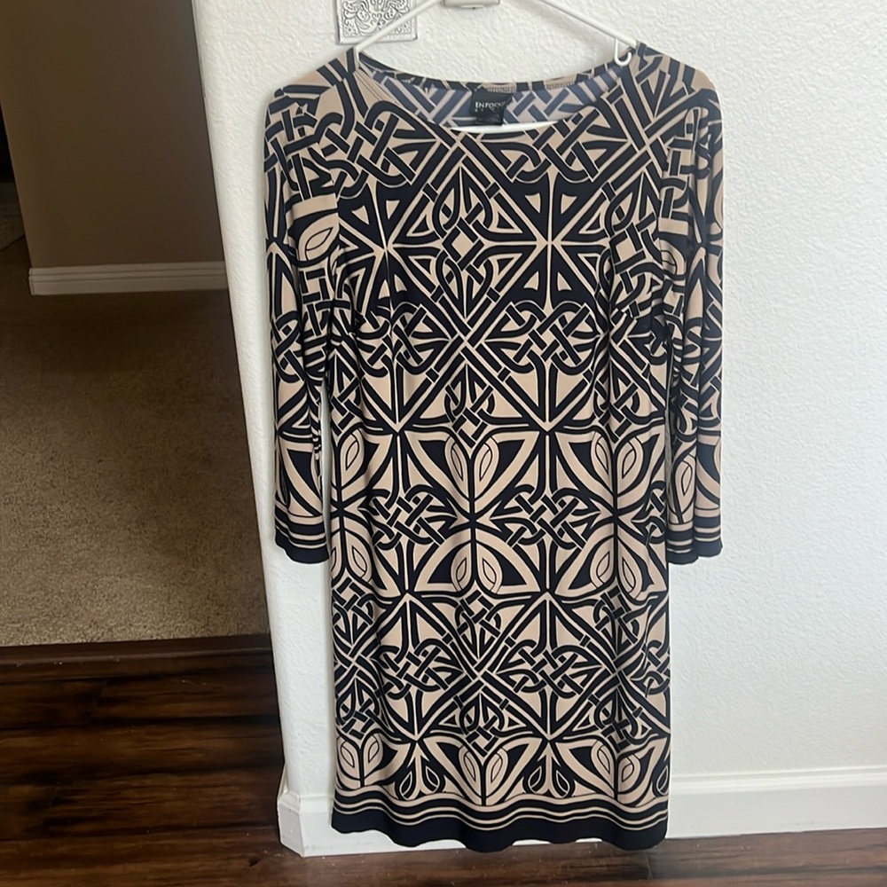 In excellent condition. 3/4 sleeve. Perfect for summer.